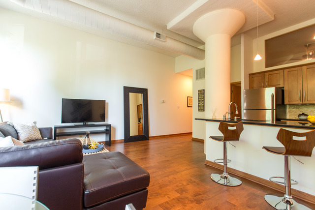 812 W Van Buren Street 2D