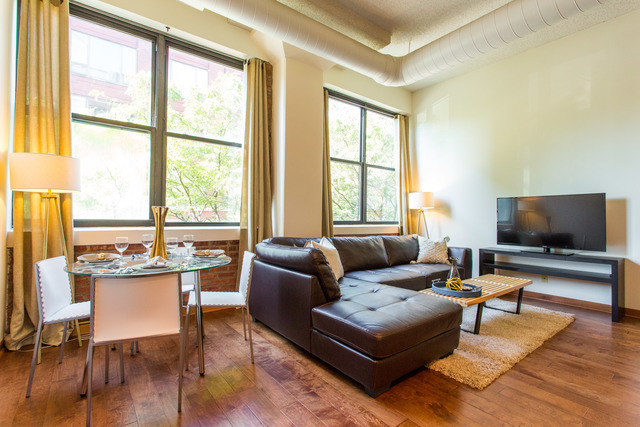 812 W Van Buren Street 2D