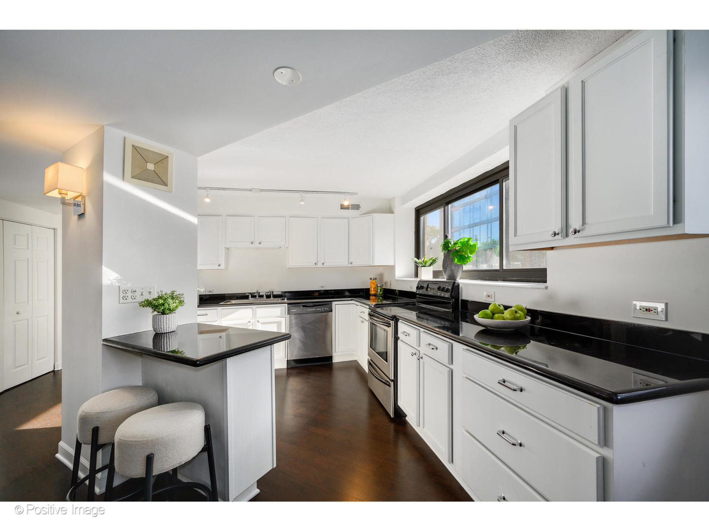 885 W Lill Avenue 3