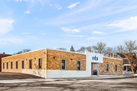 227 W Judd Street Woodstock IL 60098