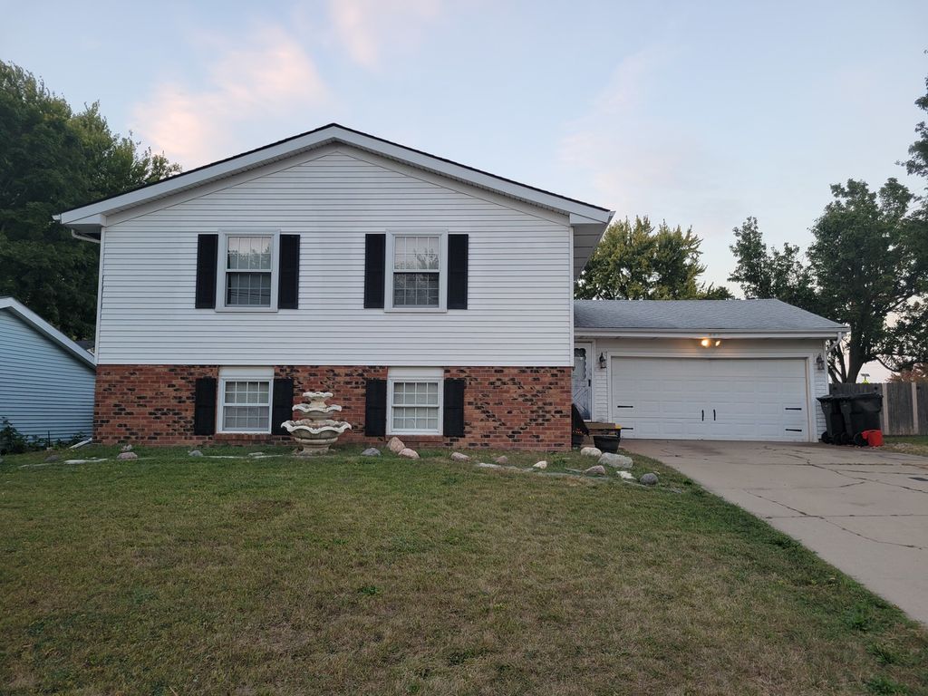 Photo for 1828 Johnson Drive, Normal, IL 61761 (MLS # 12496078)