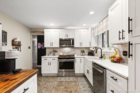 Tiny photo for 15309 Walnut Road, Oak Forest, IL 60452 (MLS # 12495060)