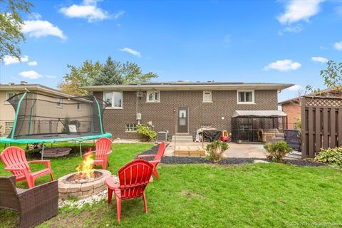 Tiny photo for 15309 Walnut Road, Oak Forest, IL 60452 (MLS # 12495060)
