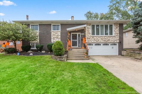 Photo of 15309 Walnut Road, Oak Forest, IL 60452 (MLS # 12495060)