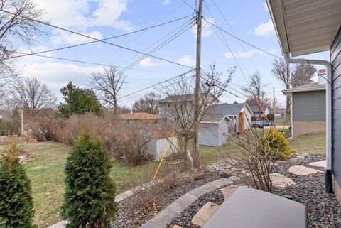 Tiny photo for 3719 N Thornwood Avenue, Davenport, IA 52806 (MLS # 12604709)
