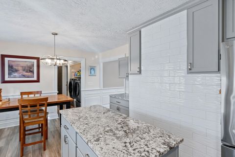 Tiny photo for 3719 N Thornwood Avenue, Davenport, IA 52806 (MLS # 12604709)