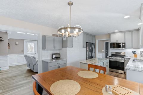 Tiny photo for 3719 N Thornwood Avenue, Davenport, IA 52806 (MLS # 12604709)