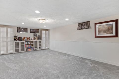 Tiny photo for 3719 N Thornwood Avenue, Davenport, IA 52806 (MLS # 12604709)