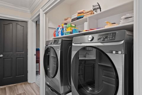 Tiny photo for 3719 N Thornwood Avenue, Davenport, IA 52806 (MLS # 12604709)