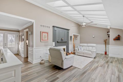 Tiny photo for 3719 N Thornwood Avenue, Davenport, IA 52806 (MLS # 12604709)