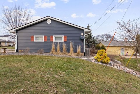 Tiny photo for 3719 N Thornwood Avenue, Davenport, IA 52806 (MLS # 12604709)