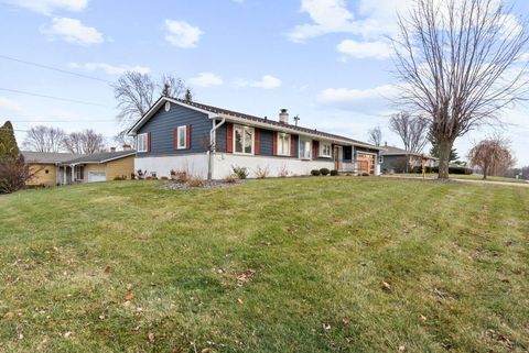 Tiny photo for 3719 N Thornwood Avenue, Davenport, IA 52806 (MLS # 12604709)