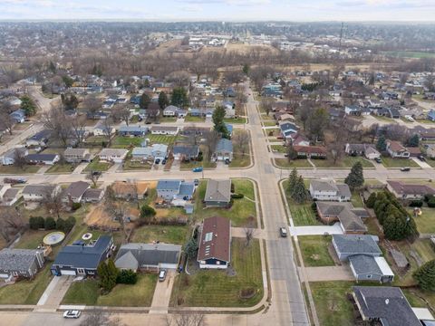 Tiny photo for 3719 N Thornwood Avenue, Davenport, IA 52806 (MLS # 12604709)