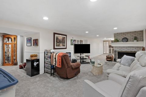 Tiny photo for 3719 N Thornwood Avenue, Davenport, IA 52806 (MLS # 12604709)