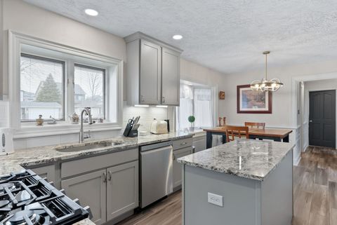 Tiny photo for 3719 N Thornwood Avenue, Davenport, IA 52806 (MLS # 12604709)