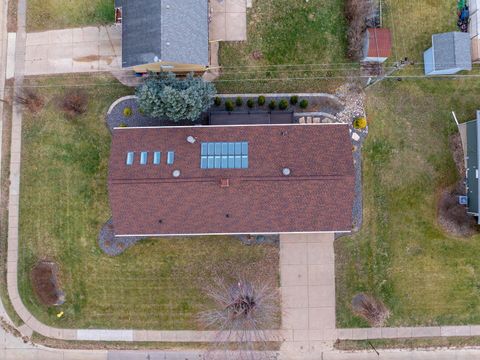 Tiny photo for 3719 N Thornwood Avenue, Davenport, IA 52806 (MLS # 12604709)