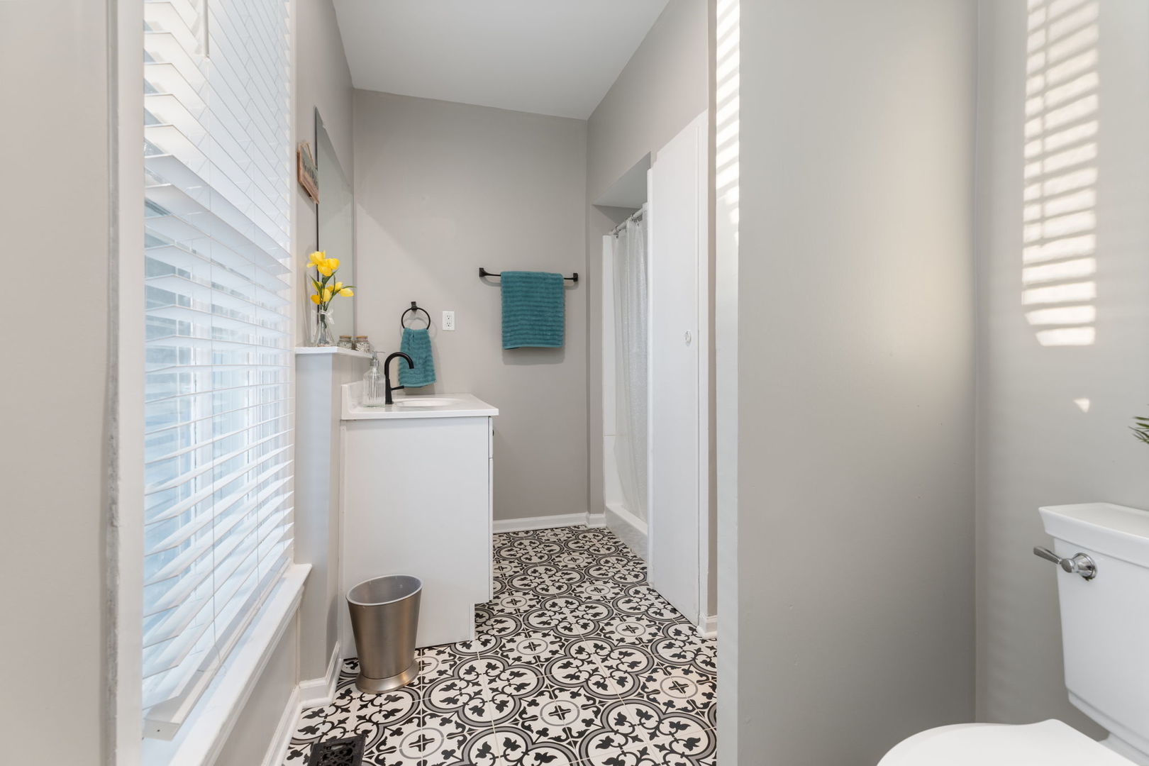 Sycamore, Illinois 60178, United States, 4 Bedrooms Bedrooms, ,2 BathroomsBathrooms,Residential,Active,222813