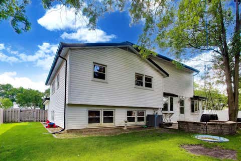 Tiny photo for 8 Charles Court, Buffalo Grove, IL 60089 (MLS # 12680144)