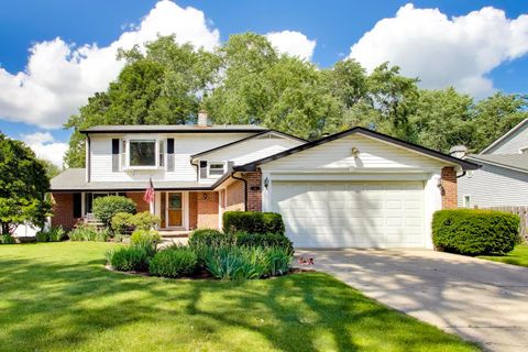 Photo of 8 Charles Court, Buffalo Grove, IL 60089 (MLS # 12680144)