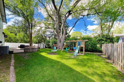 Tiny photo for 8 Charles Court, Buffalo Grove, IL 60089 (MLS # 12680144)