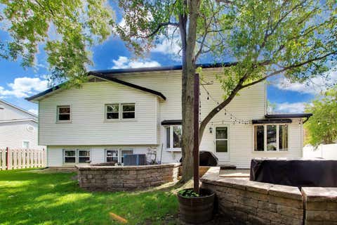 Tiny photo for 8 Charles Court, Buffalo Grove, IL 60089 (MLS # 12680144)