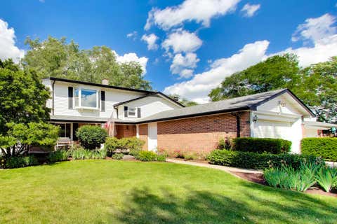 Tiny photo for 8 Charles Court, Buffalo Grove, IL 60089 (MLS # 12680144)