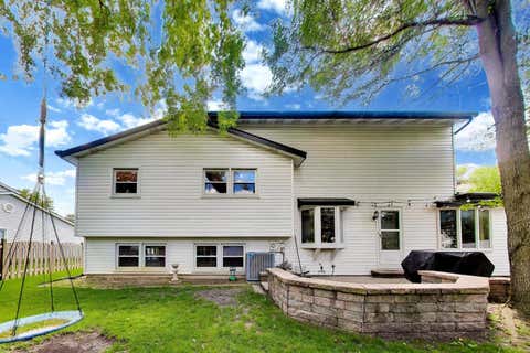 Tiny photo for 8 Charles Court, Buffalo Grove, IL 60089 (MLS # 12680144)