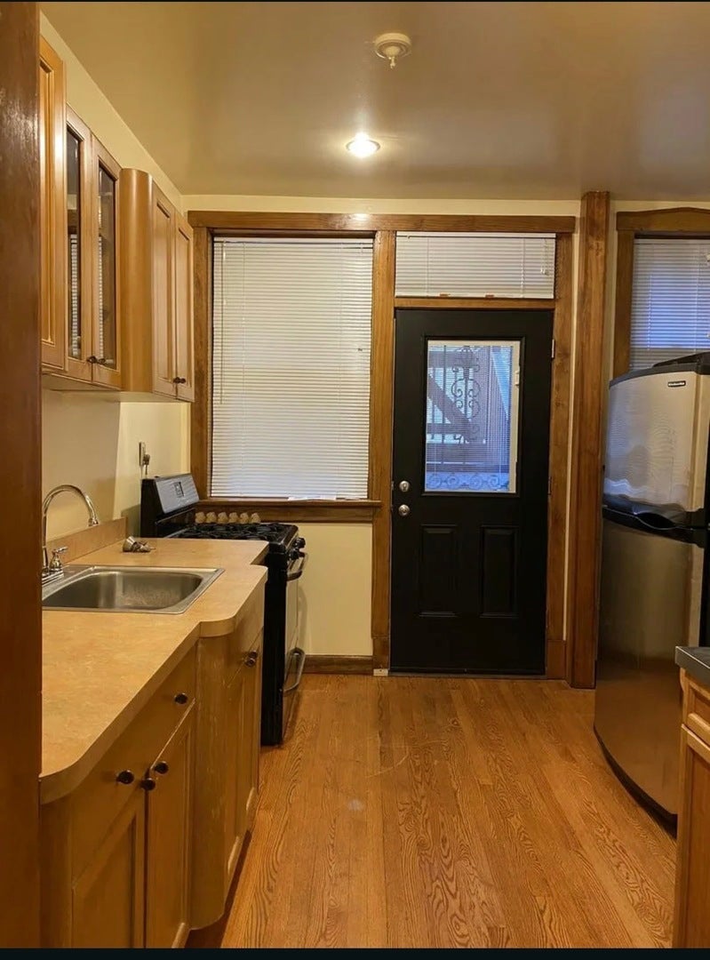 2332 E 70th Place