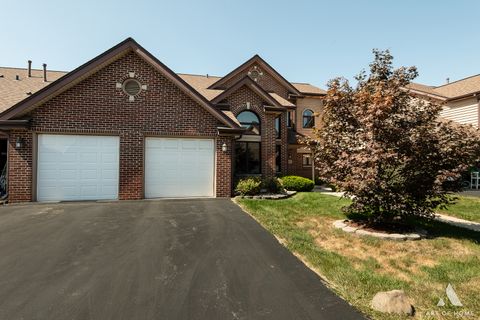Tiny photo for 10820 Kathleen Court #D, Palos Hills, IL 60465 (MLS # 12482209)