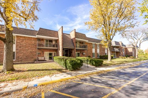 Tiny photo for 3915 Saratoga Avenue #H214, Downers Grove, IL 60515 (MLS # 12511124)