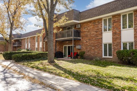 Tiny photo for 3915 Saratoga Avenue #H214, Downers Grove, IL 60515 (MLS # 12511124)
