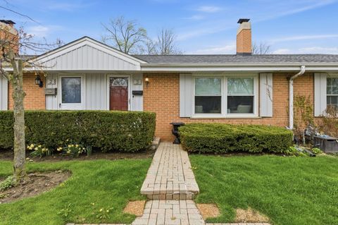 Photo of 3 Robin Hood Lane, Northfield, IL 60093 (MLS # 12622279)