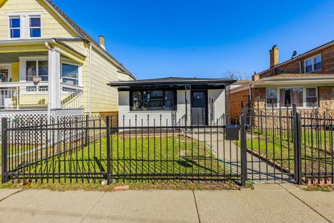 Photo of 8051 S Escanaba Avenue, Chicago, IL 60617 (MLS # 12603116)