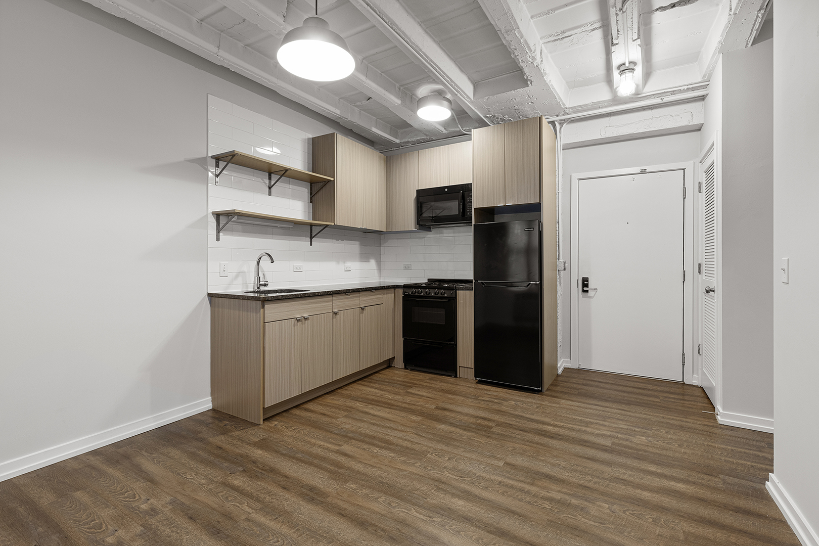 5718 N Winthrop Avenue 504