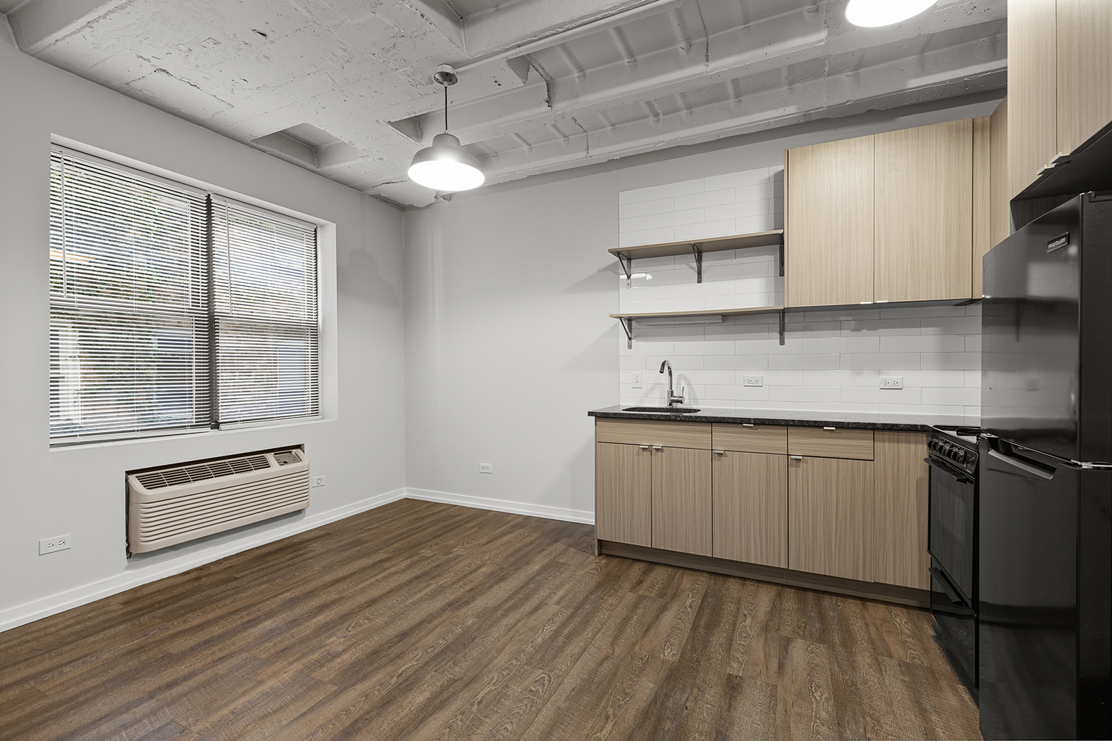 5718 N Winthrop Avenue 504