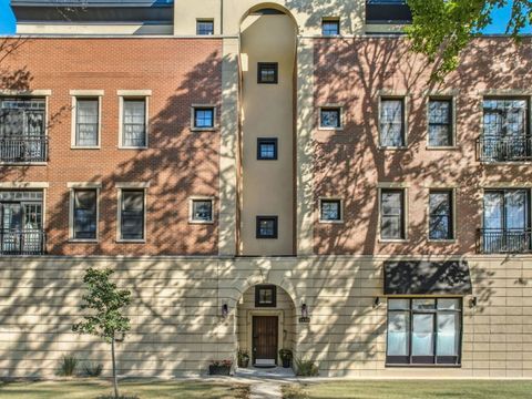 2400 W Warner Avenue 4E Chicago IL 60618