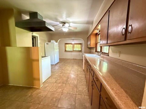 Tiny photo for 1312 W Sycamore Street, Carbondale, IL 62901 (MLS # 12719899)
