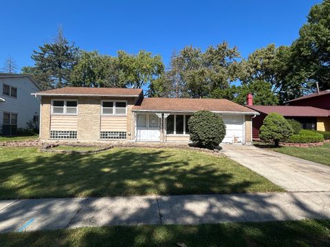 Photo of 17622 Oakwood Drive, Hazel Crest, IL 60429 (MLS # 12492881)
