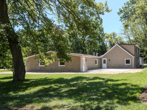 Tiny photo for 1823 E Park Place, Arlington Heights, IL 60004 (MLS # 12718526)