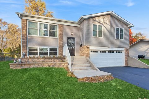 Photo of 3008 Scenicwood Lane, Woodridge, IL 60517 (MLS # 12513219)