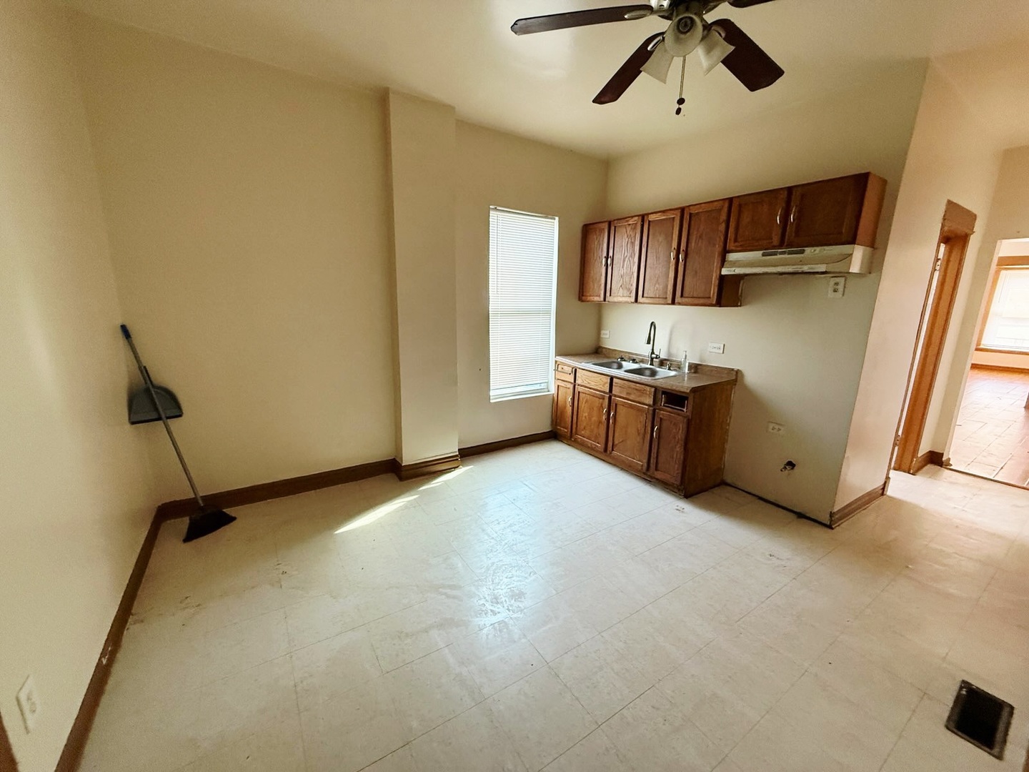 6643 S Laflin Street