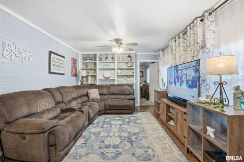 Tiny photo for 6145 FAIR Avenue, Davenport, IA 52806 (MLS # QC4270018)