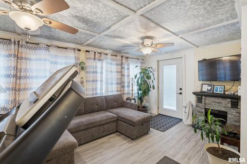 Tiny photo for 6145 FAIR Avenue, Davenport, IA 52806 (MLS # QC4270018)