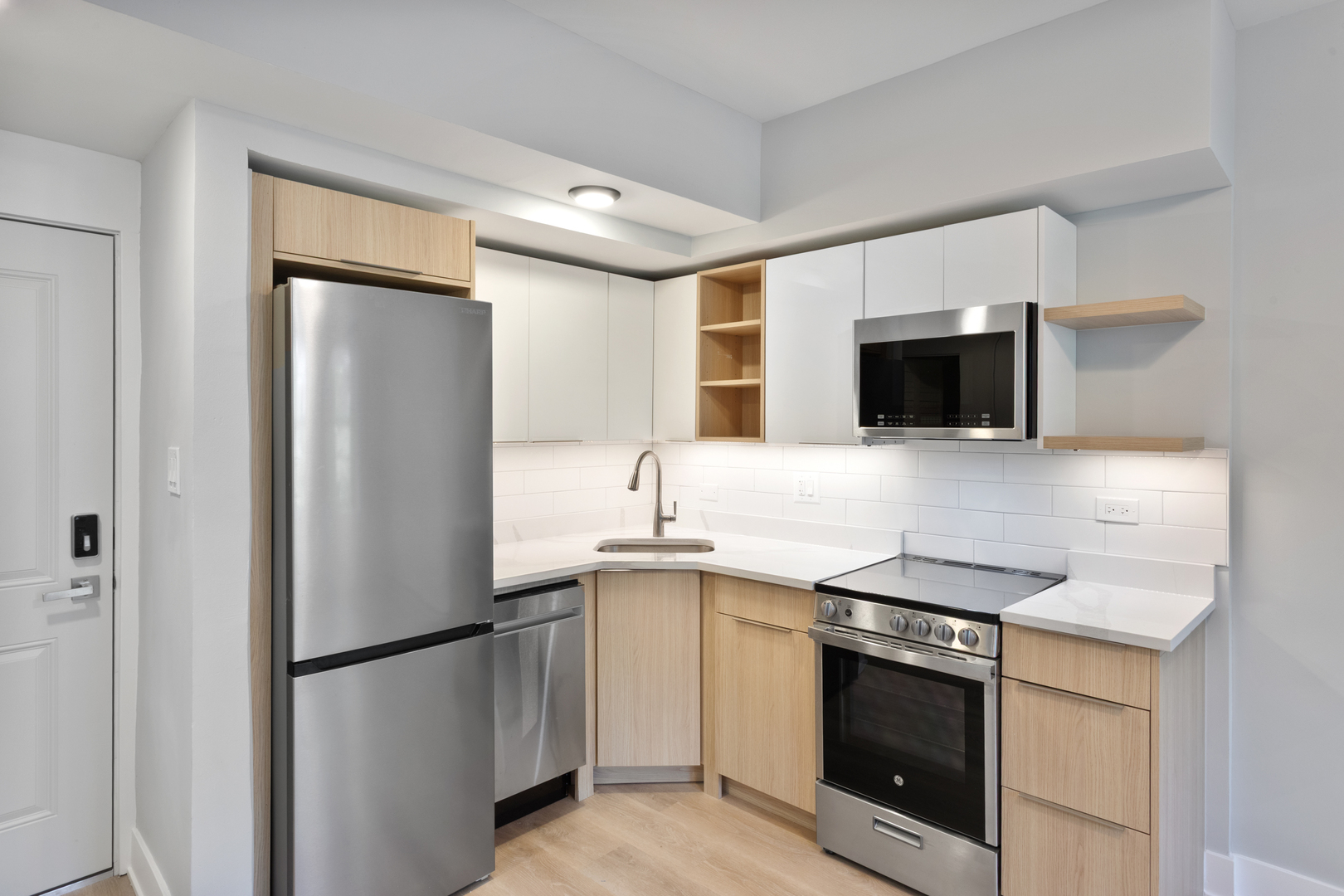 1634 W HOWARD Street 308