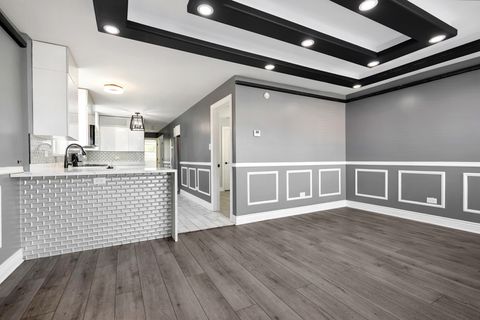 Tiny photo for 245 W 43rd Street, Chicago, IL 60609 (MLS # 12510147)