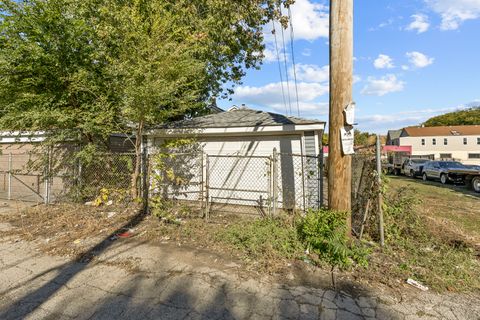 Tiny photo for 245 W 43rd Street, Chicago, IL 60609 (MLS # 12510147)