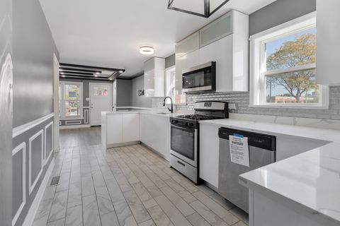 Tiny photo for 245 W 43rd Street, Chicago, IL 60609 (MLS # 12510147)