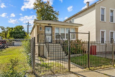 Tiny photo for 245 W 43rd Street, Chicago, IL 60609 (MLS # 12510147)