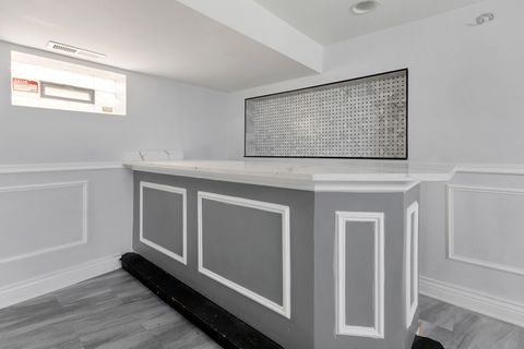 Tiny photo for 245 W 43rd Street, Chicago, IL 60609 (MLS # 12510147)