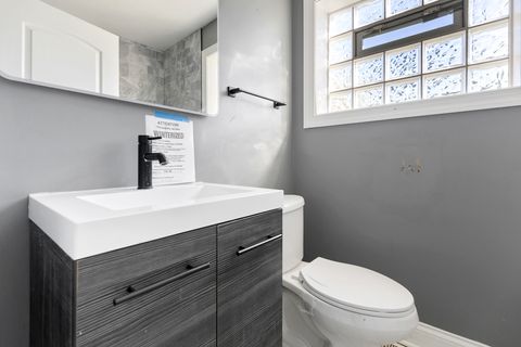 Tiny photo for 245 W 43rd Street, Chicago, IL 60609 (MLS # 12510147)